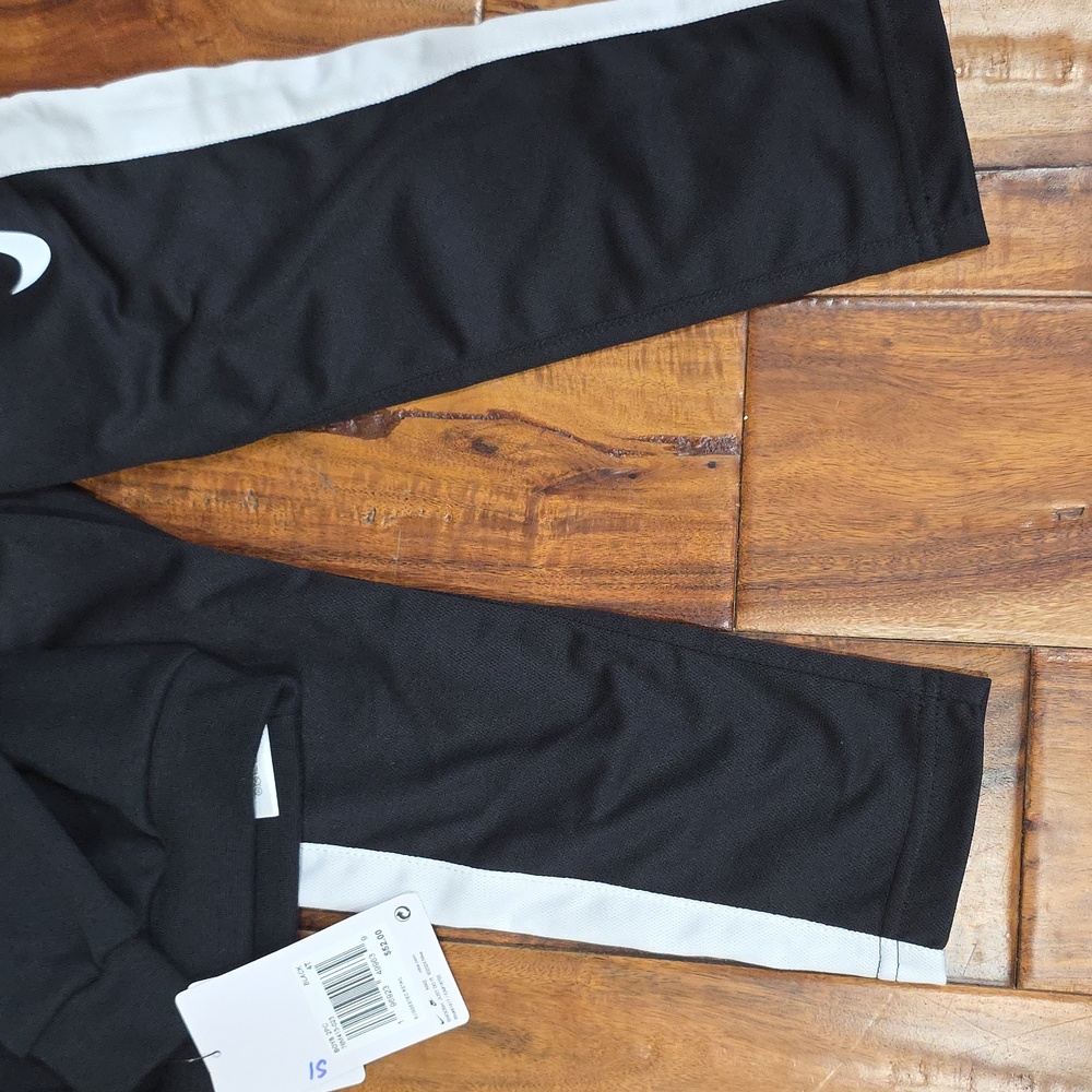 Nike Kids Black and Gray Sweatpants Set - Picture 4 of 4